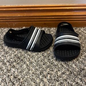 Size 5/6 Sandals with elastic back